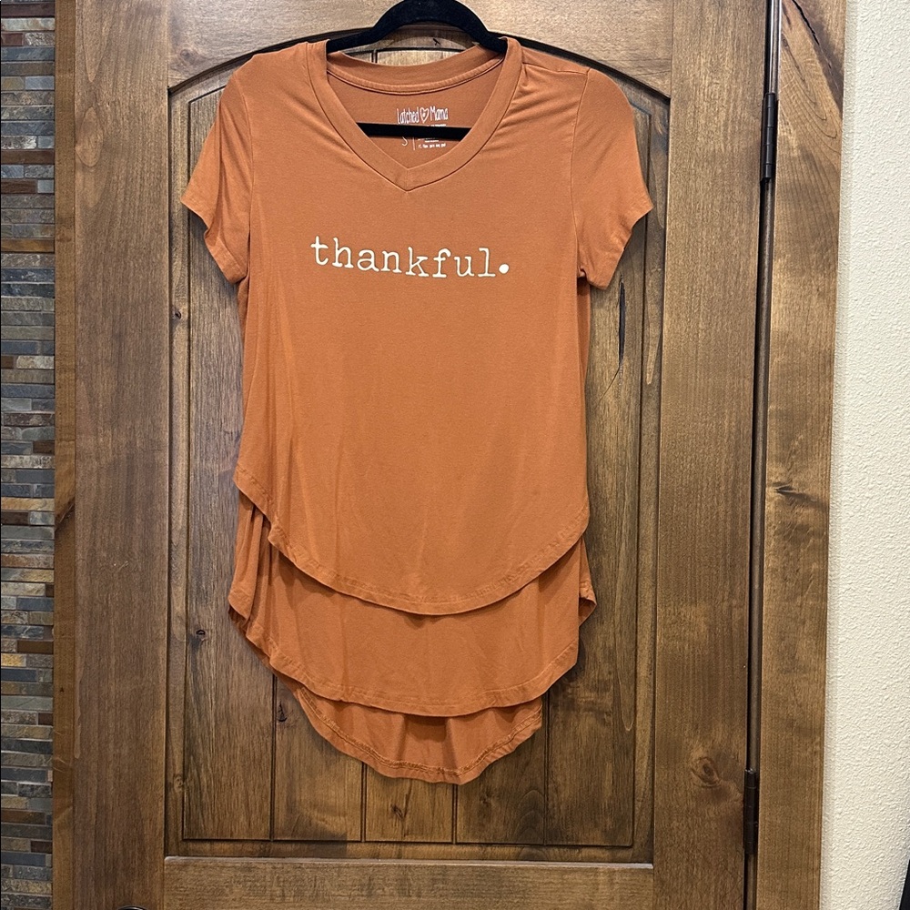 Latched Mama Layered Thankful Tee